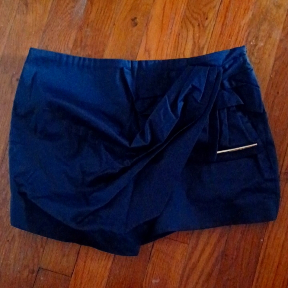 BEHCETTI dark blue skort shorts size 6 NWT